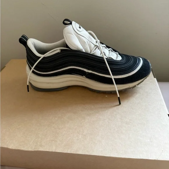 Nike Air Max 270 ESS Women’s Shoes US 7.5 Sneakers. Pre-Owned - Picture 2 of 6